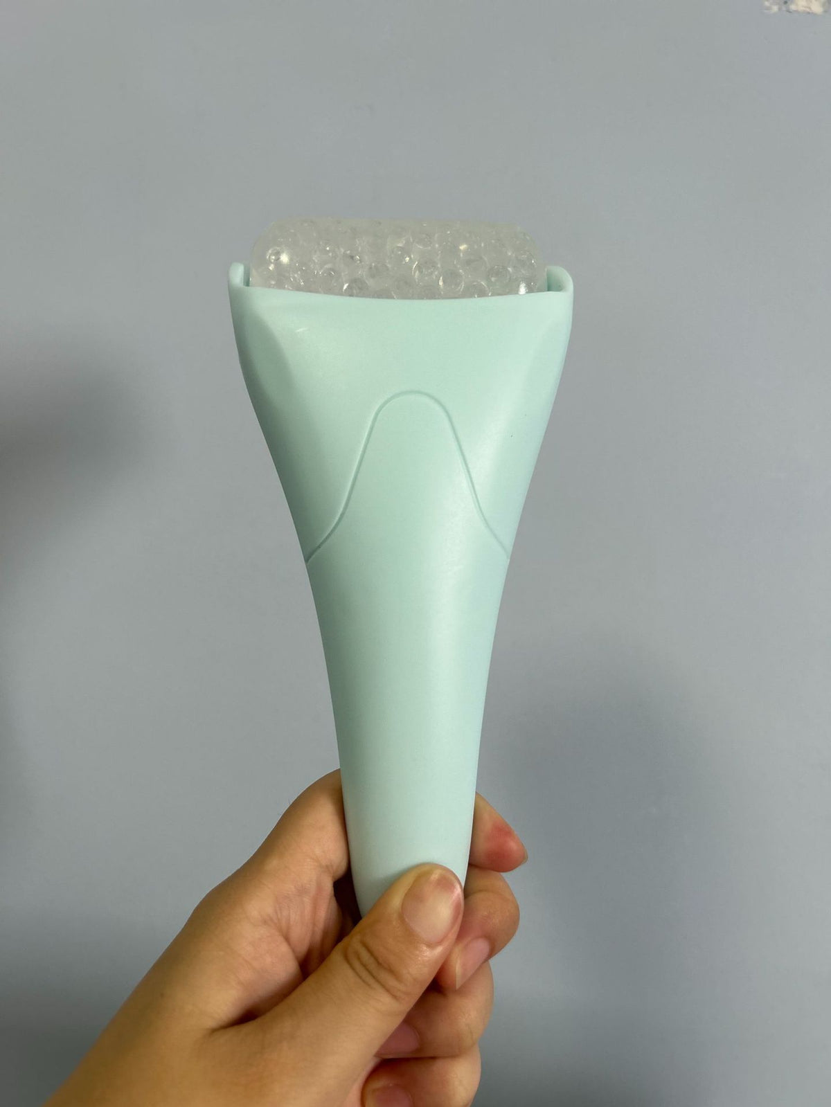 Ice roller massage facial thérapie par le froid
