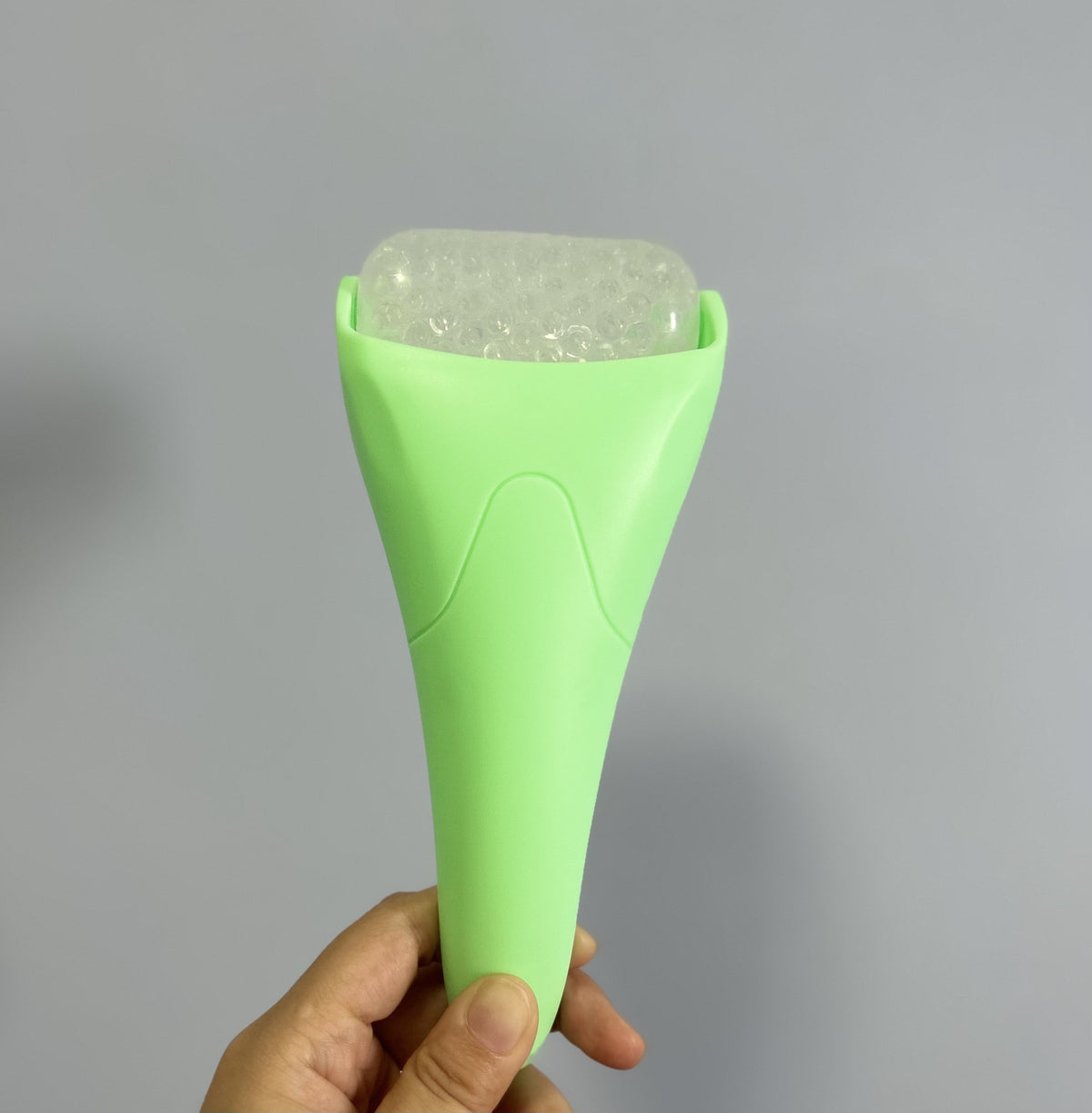 Ice roller massage facial thérapie par le froid
