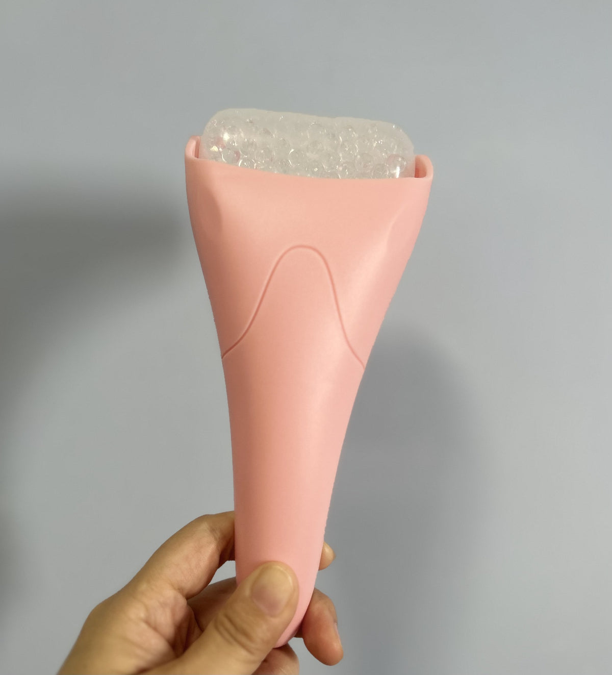 Ice roller massage facial thérapie par le froid

